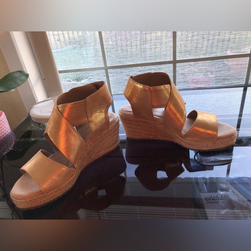 Gold Wedges!